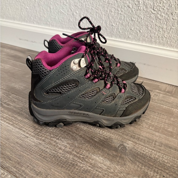 Merrell Girls Hiking Boots size 13 - Picture 1 of 6